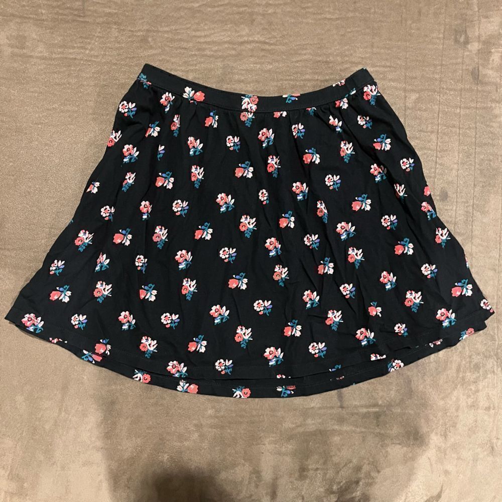 Old Navy Black Floral Skirt Kid’s XL(14)